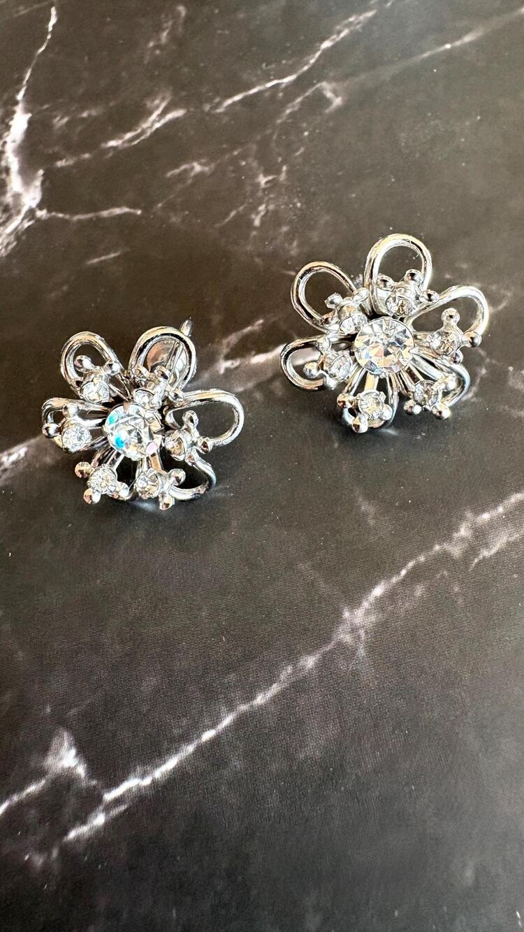 Vintage 1950s Clear Rhinestone Flower Screw Back Earrings Silver Tone 1" Bridal